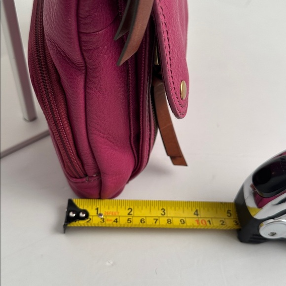 Fossil Morgan Traveler fuchsia leather adjustable crossbody bag - Picture 14 of 15